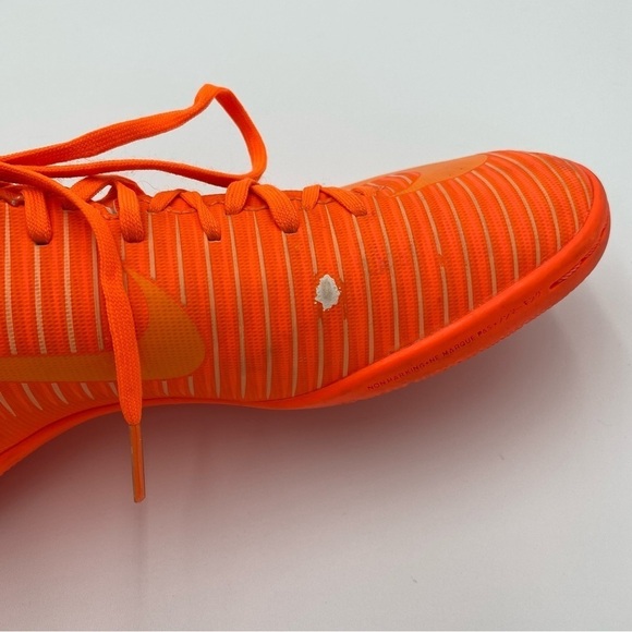 Nike Men's Mercurial Victory Full Lace Up Indoor Soccer‎ Shoes Neon Orange 6.5 - Picture 3 of 10